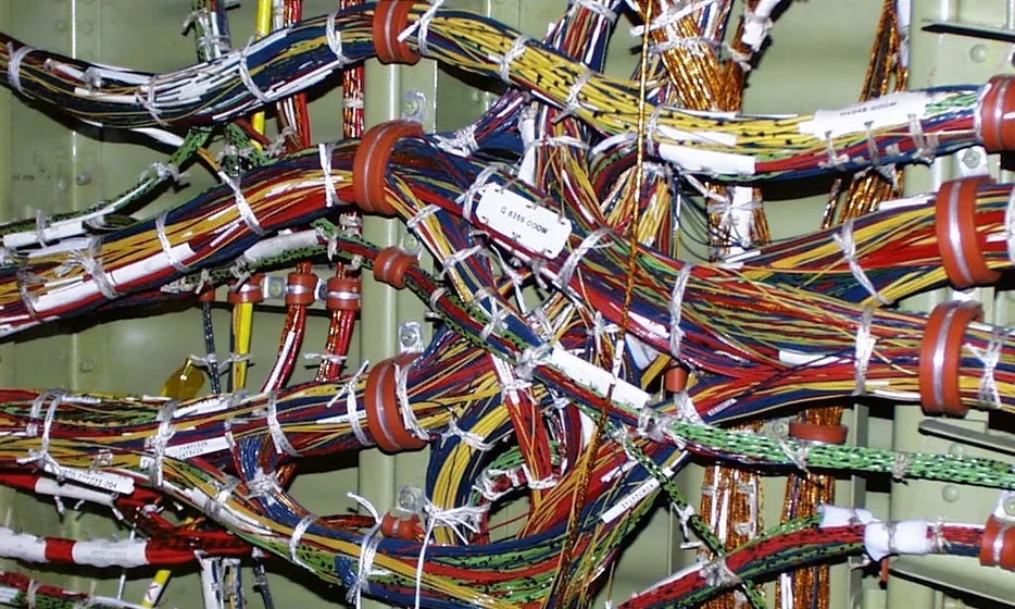 Aircraft wire harness bundles with inspection clamps and tags